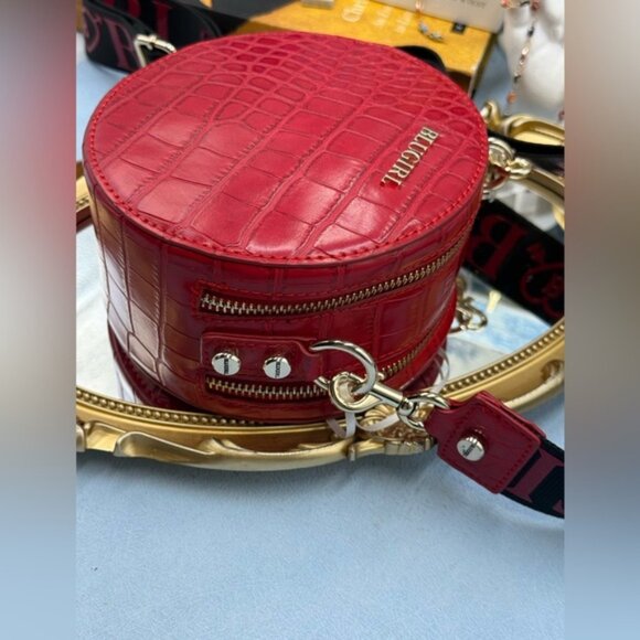 🆕 BLUGIRL 🧿 NWT Linea Rosso Red Croc Round Mini Purse, Logo Strap - Picture 8 of 15